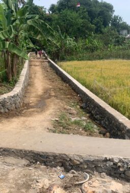 Pemdes Gunung Mulya Realisasikan Program Pemerintah Bantuan Keuangan Infrastruktur Desa,Perkerasan Jalan Lingkungan dan TPT. 