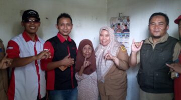 Suara Keadilan Masyarakat (SUKMA) Memberikan bantuan Langsung Kepada Ibu Mumun