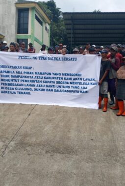Ratusan Pemulung Turun Ke Jalan TPA Galuga, Aksi Blokade truk sampah yang di lakukan Warga Merugikan Ribuan pemulung
