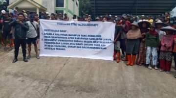 Ratusan Pemulung Turun Ke Jalan TPA Galuga, Aksi Blokade truk sampah yang di lakukan Warga Merugikan Ribuan pemulung